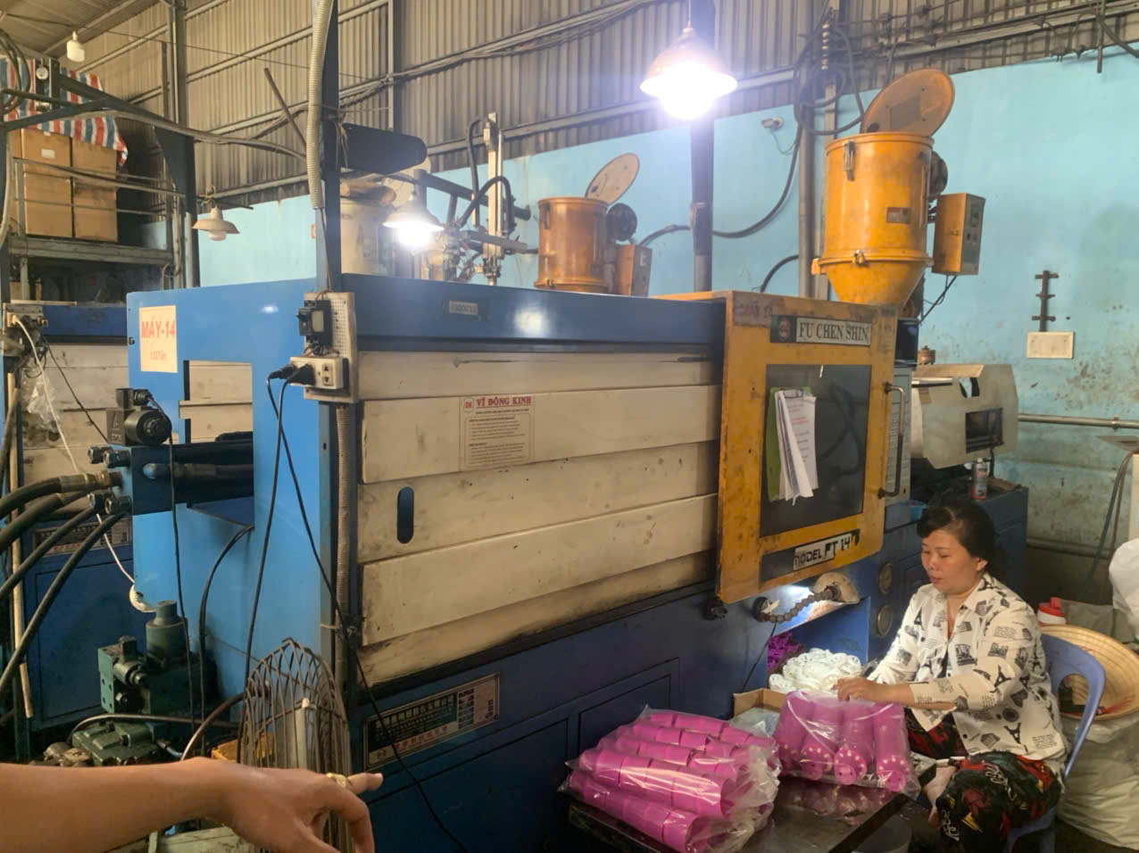Injection molding machine 9.jpg